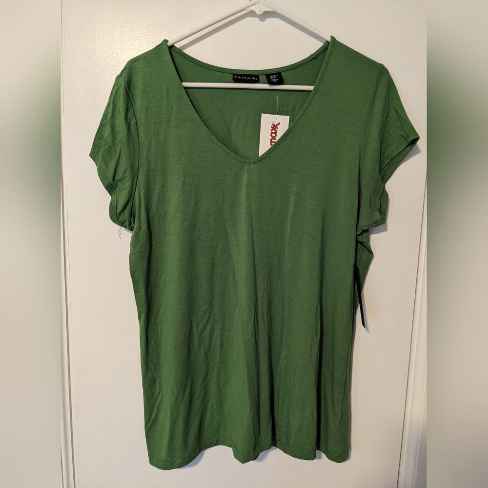 NWT Tahari women's t shirt size XL